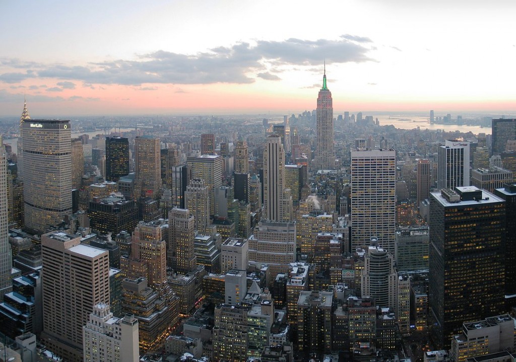 1200px-NYC_wideangle_south_from_Top_of_the_Rock