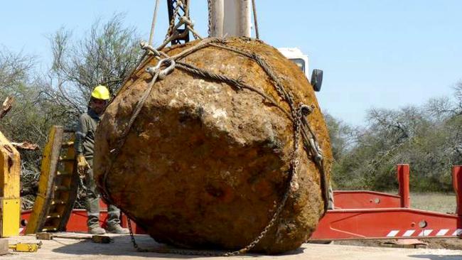 Scientists in Argentina have pulled a giant meteorite from the ground. Picture: Telam/Xinhua via ZUMA Wire.